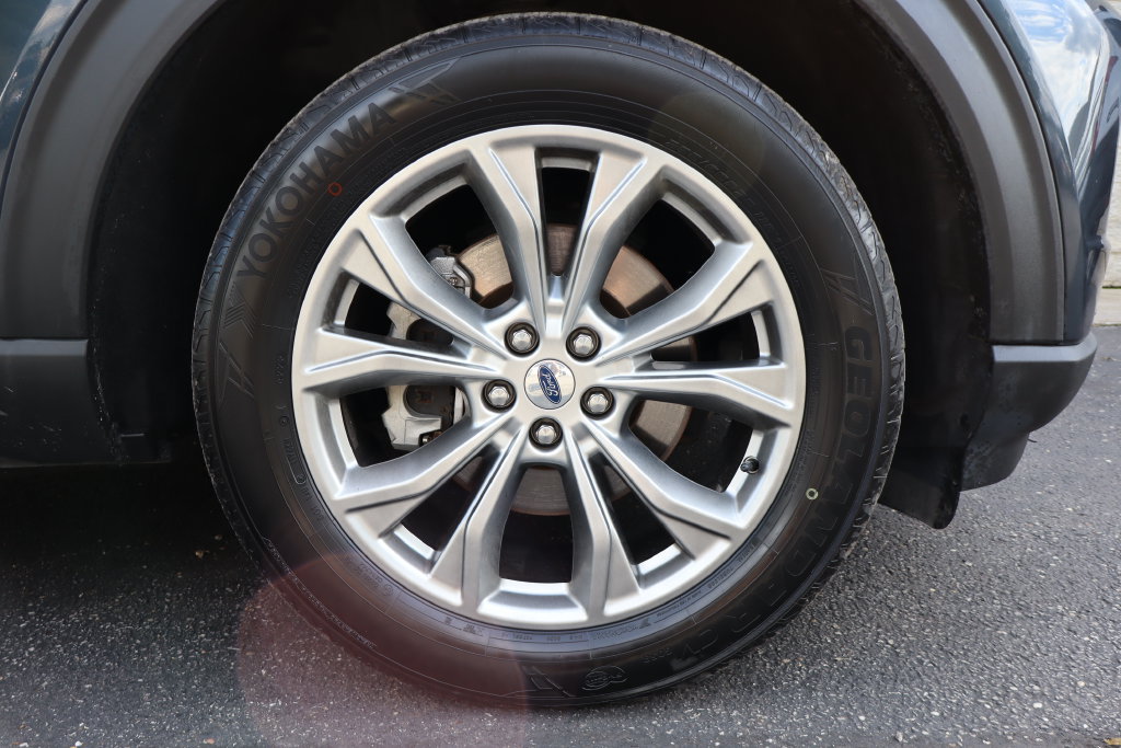 Used 2022 Ford Explorer Limited w/ Equipment Group 301A AWD/4WD image 13