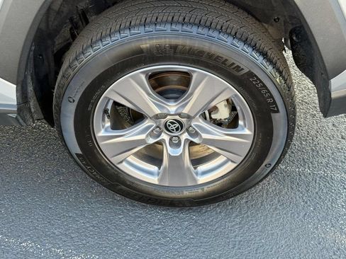 Used 2025 Toyota RAV4 XLE AWD/4WD image 10