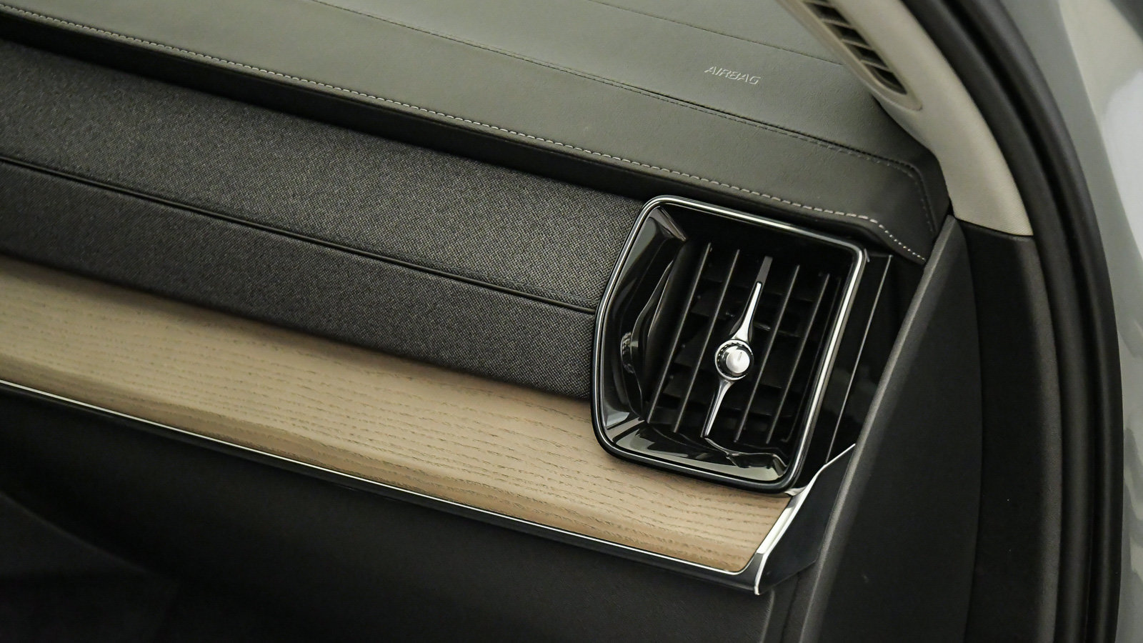 Certified 2026 Volvo XC90 B6 Plus AWD/4WD image 16