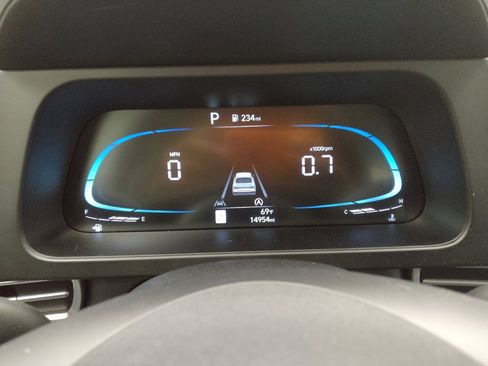 Used 2025 Hyundai Elantra SE FWD image 23