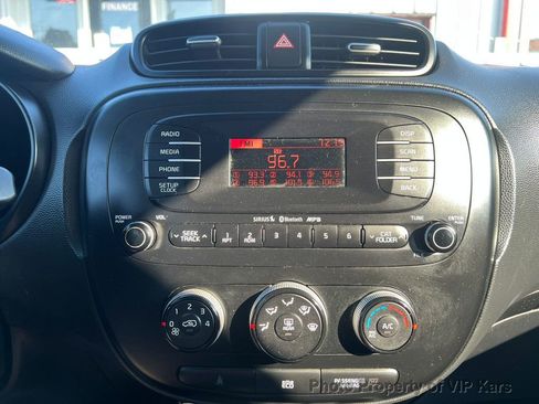 Used 2015 Kia Soul + image 12