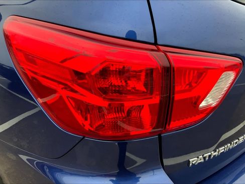 Used 2020 Nissan Pathfinder SV FWD image 25