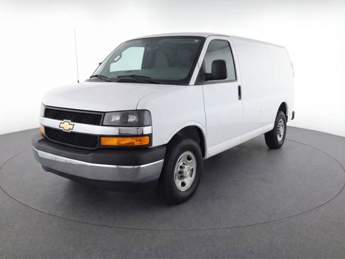 Used 2025 Chevrolet Express 3500 LT w/ LT Preferred Equipment Group RWD image 3