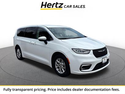 Used 2023 Chrysler Pacifica Touring-L