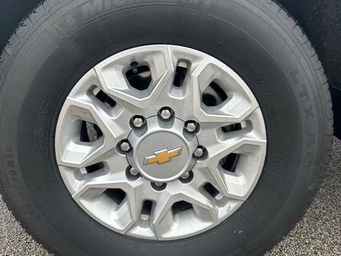 Used 2022 Chevrolet Silverado 2500 LT w/ Convenience Package image 10