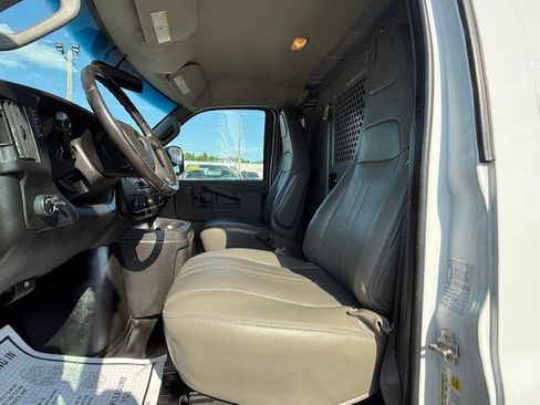 Used 2018 Chevrolet Express 2500 w/ Driver Convenience Package image 18