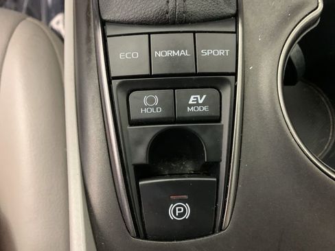 Used 2022 Toyota Camry SE FWD image 25