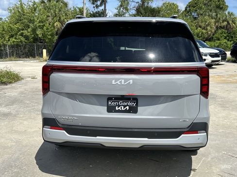 New 2026 Kia Carnival EX FWD image 6