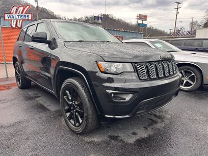 Used 2017 Jeep Grand Cherokee Altitude