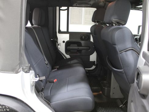 Used 2008 Jeep Wrangler Unlimited Sahara image 17