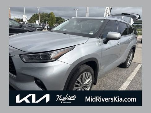 Used 2021 Toyota Highlander Platinum AWD/4WD image 1