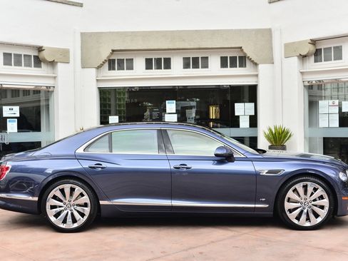 Used 2021 Bentley Flying Spur V8 image 5