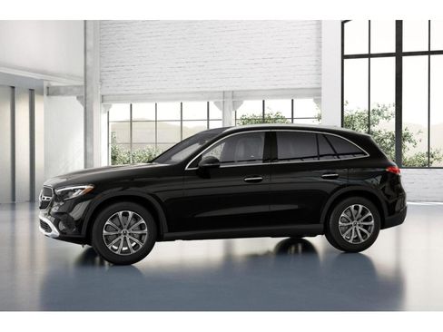 Used 2025 Mercedes-Benz GLC 300 4MATIC image 36