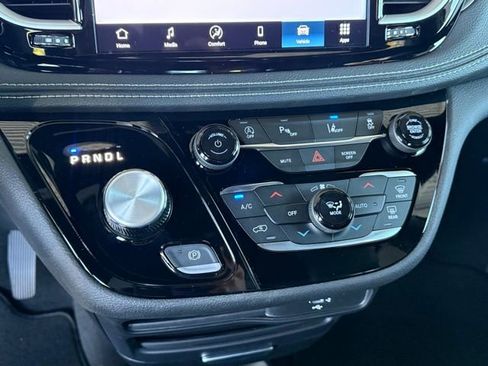 New 2026 Chrysler Pacifica Select image 21