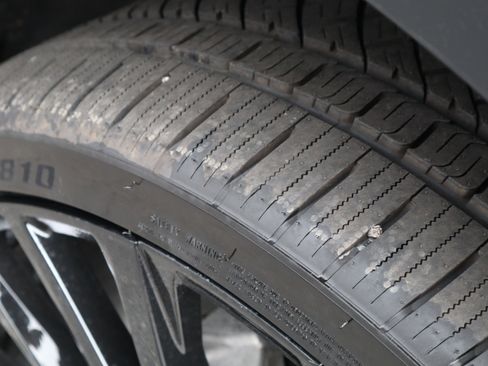 Used 2022 GMC Yukon SLT w/ SLT Premium Package image 14