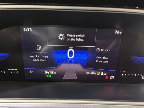 Used 2025 Volkswagen Taos SE w/ Panoramic Sunroof Package FWD image 19