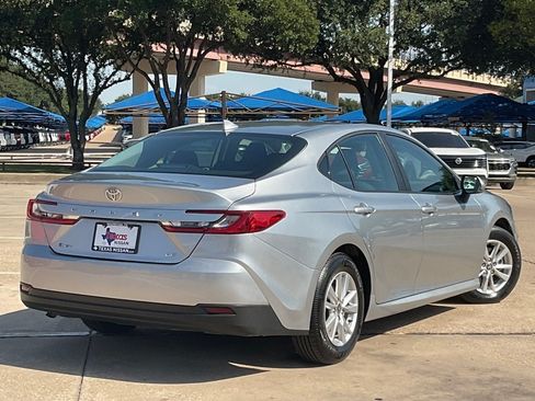Used 2025 Toyota Camry LE FWD image 4