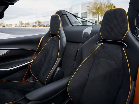 Used 2025 McLaren Artura Spider image 44