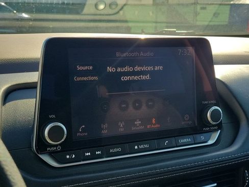 Used 2023 Nissan Rogue S image 26