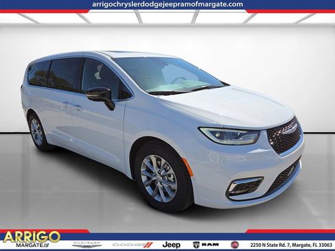 New 2026 Chrysler Pacifica Limited w/ Uconnect Theater Family Group FWD image 1