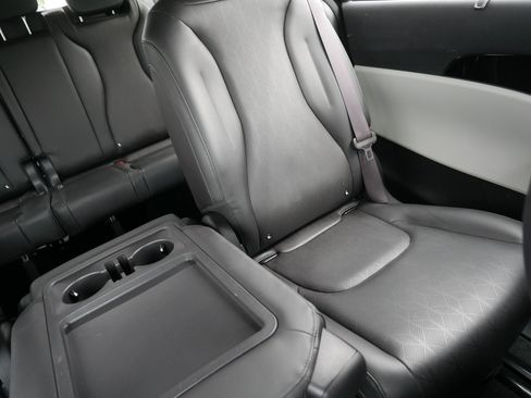 Used 2024 Kia Carnival EX FWD image 14