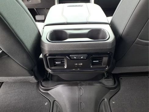 Used 2025 GMC Sierra 2500 AT4 AWD/4WD image 16