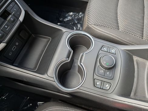 Used 2023 GMC Terrain SLE w/ Driver Convenience Package image 18