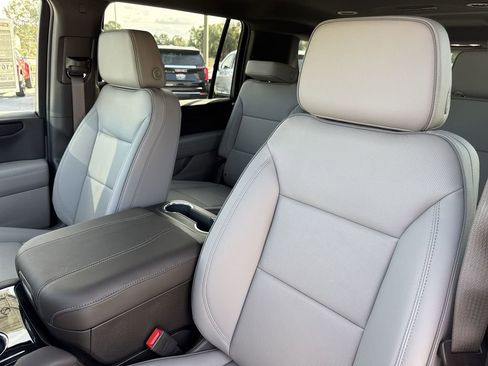 New 2026 GMC Yukon XL Elevation image 28