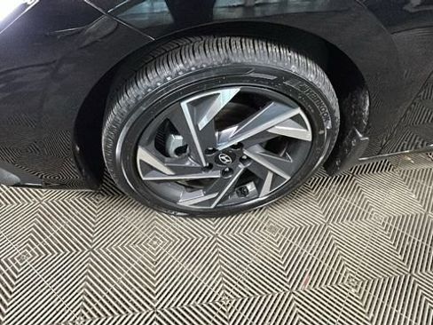 Used 2025 Hyundai Elantra SEL FWD image 10