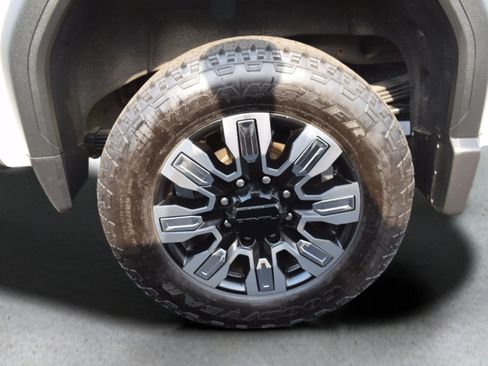 Used 2022 GMC Sierra 2500 Denali w/ Denali Ultimate Package AWD/4WD image 8