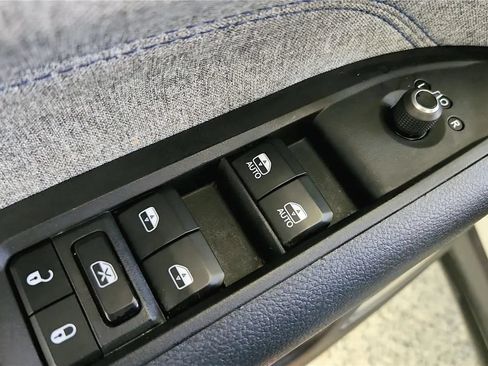 Used 2024 Jeep Compass Latitude AWD/4WD image 31