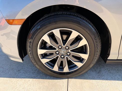 Used 2024 Honda Odyssey EX-L image 17