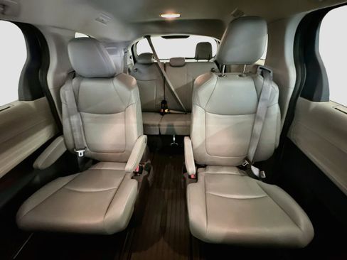 Used 2024 Toyota Sienna XLE w/ XLE Plus Package AWD/4WD image 29