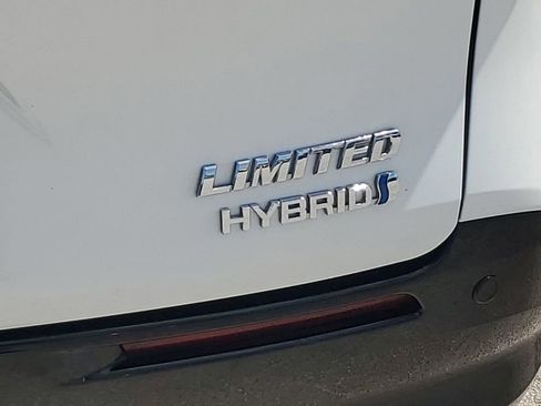 Used 2024 Toyota Sienna Limited image 41