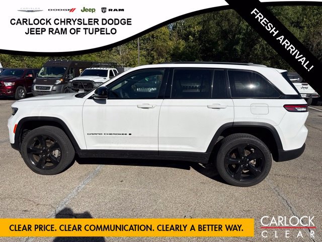Used 2023 Jeep Grand Cherokee Altitude AWD/4WD image 11
