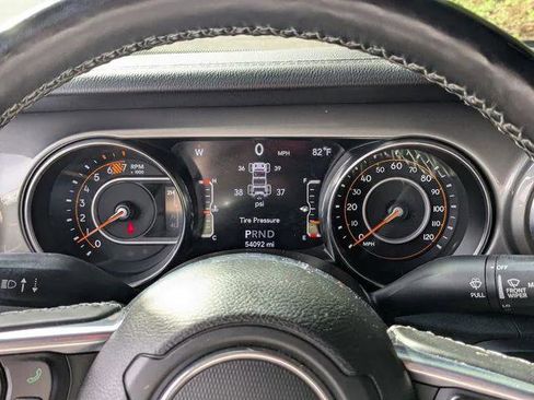 Certified 2022 Jeep Wrangler Unlimited Sahara w/ Cold Weather Group AWD/4WD image 15