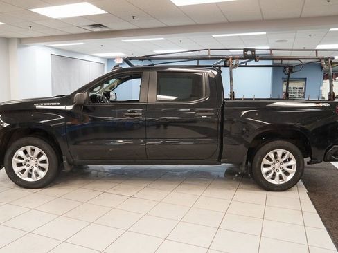 Used 2022 Chevrolet Silverado 1500 Custom image 2