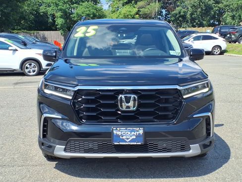 Used 2025 Honda Pilot Elite image 2
