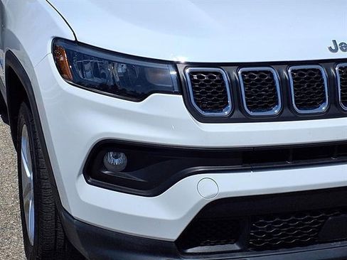 Used 2024 Jeep Compass Latitude AWD/4WD image 27
