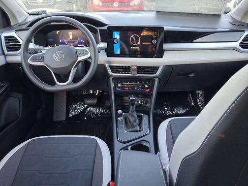 New 2026 Volkswagen Taos SE FWD image 6
