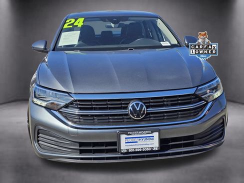 Used 2024 Volkswagen Jetta SE FWD image 2