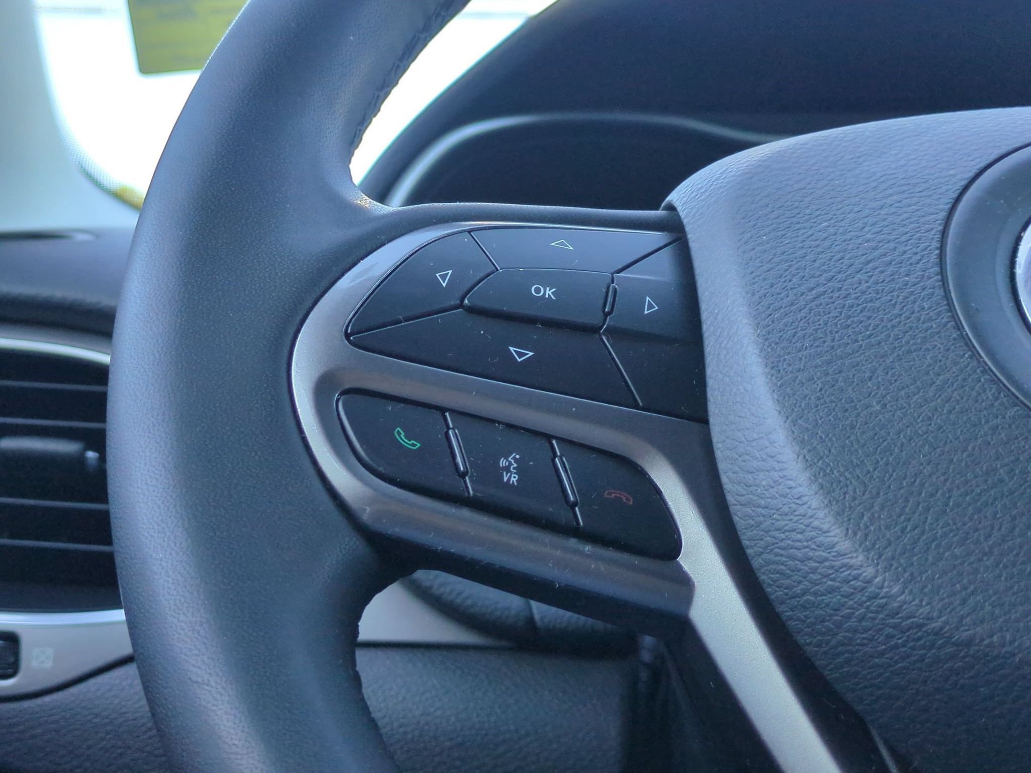 Used 2022 Jeep Cherokee Latitude Lux FWD image 16