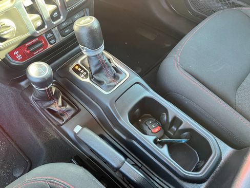 Used 2023 Jeep Wrangler Rubicon image 32