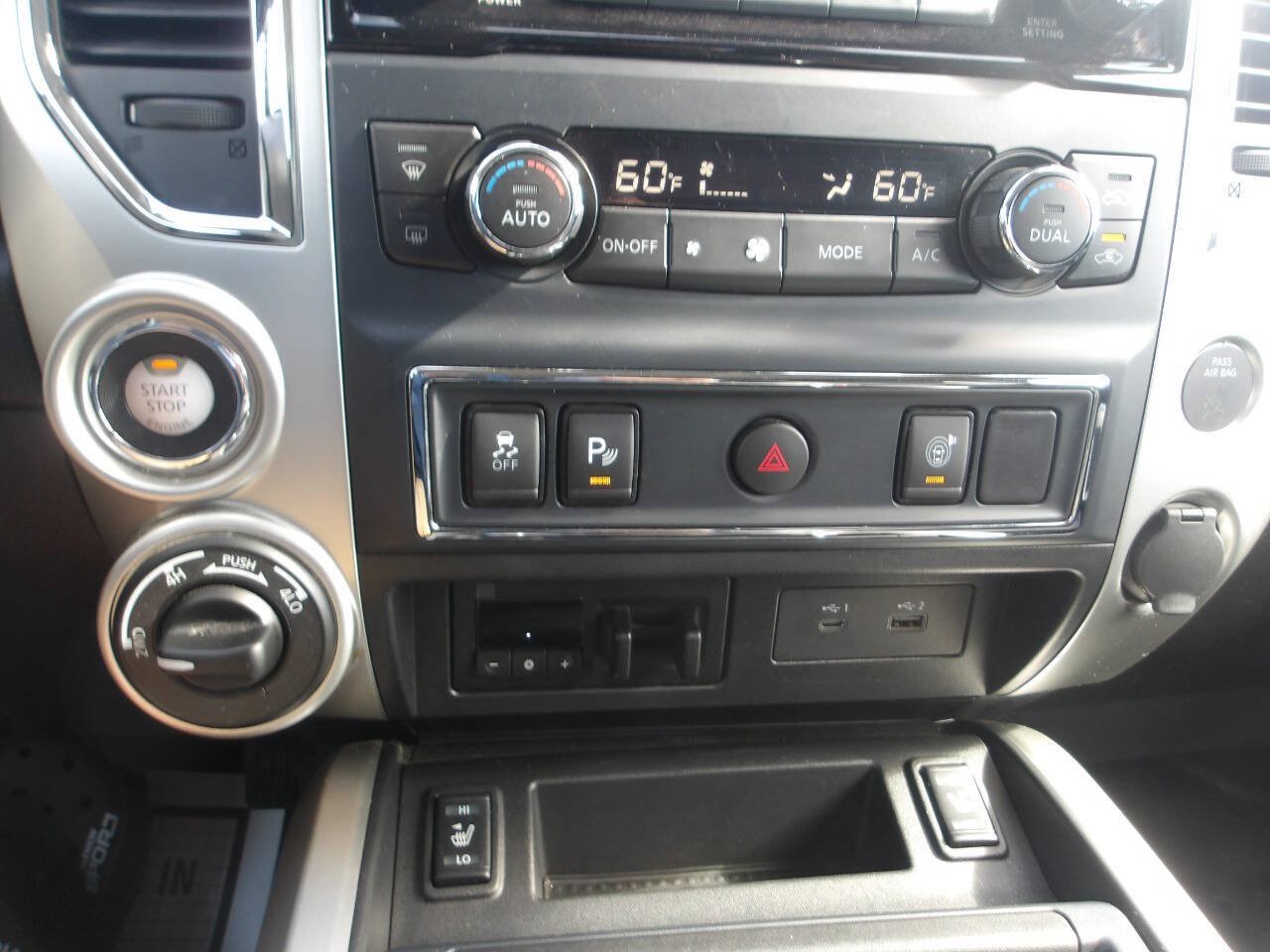 Used 2021 Nissan Titan SV w/ SV Convenience Package AWD/4WD image 19
