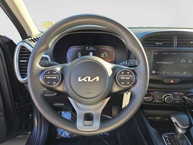 Used 2023 Kia Soul LX w/ LX Technology Package FWD image 13