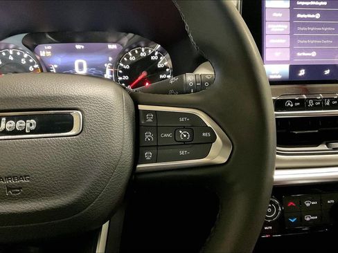 Used 2025 Jeep Compass Limited AWD/4WD image 18