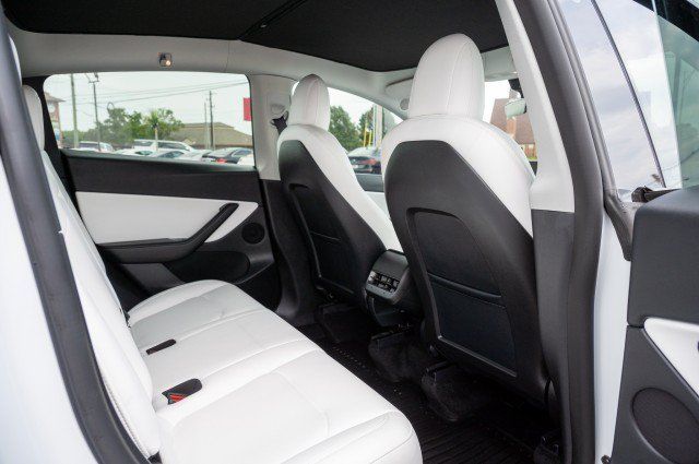 Used 2022 Tesla Model Y Performance AWD/4WD image 35