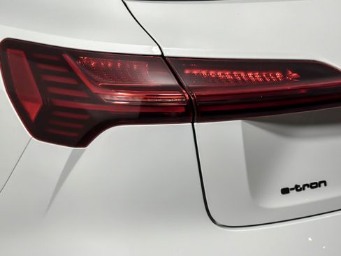 Used 2023 Audi e-tron Premium w/ Convenience Plus Package AWD/4WD image 27