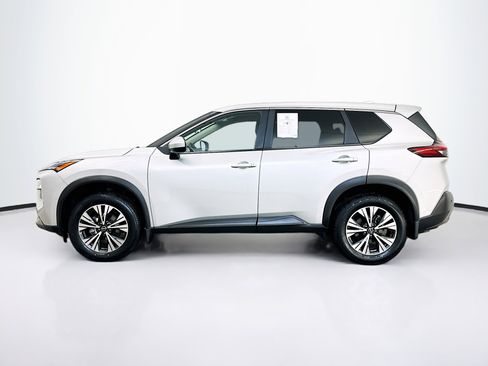Used 2023 Nissan Rogue SV image 4