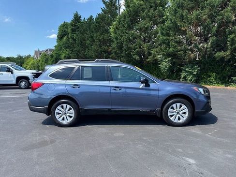Used 2018 Subaru Outback 2.5i Premium AWD/4WD image 2